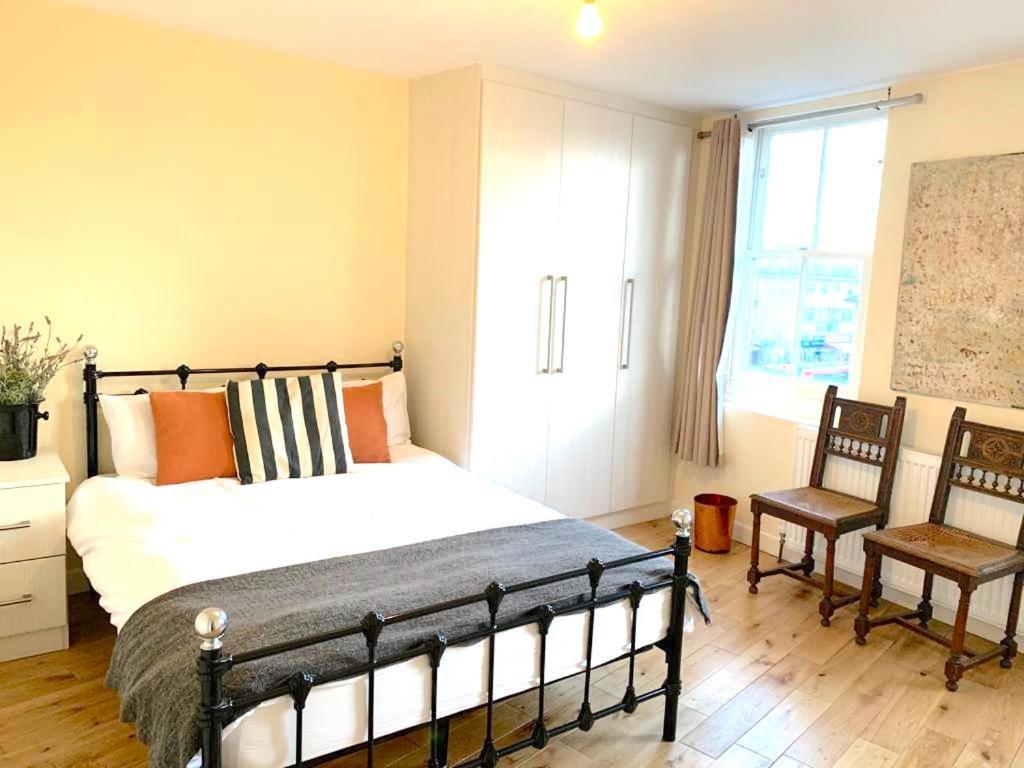 London'S Central East End 2 Bedroom City Apartments
